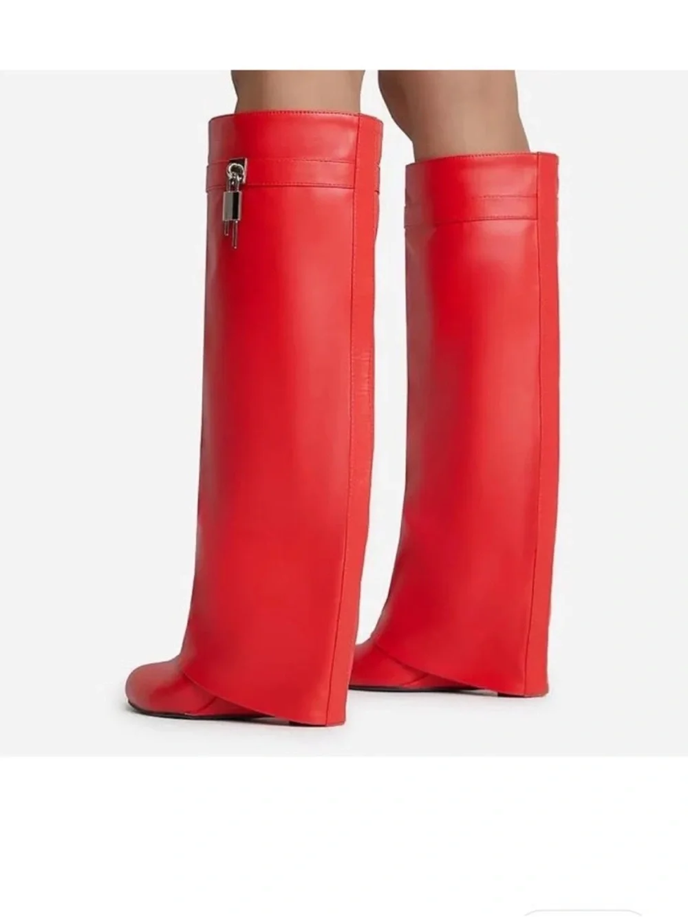 Luxury chic lock 🔒 boots